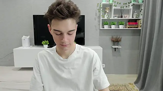 Snapshot of avegothy- chatting on February 12, 2025, 1:27 pm avegothy- online show from February 12, 2025, 1:27 pm