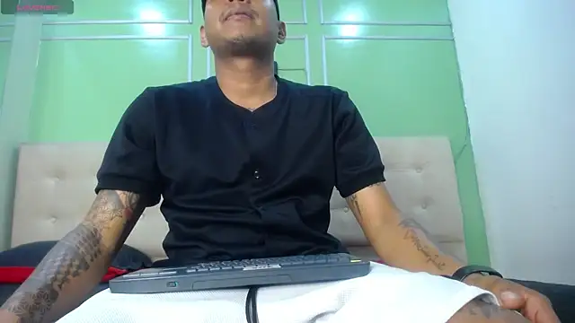 Snapshot of Saipadpuer30 chatting on February 19, 2025, 1:50 pm Saipadpuer30 online show from February 19, 2025, 1:50 pm