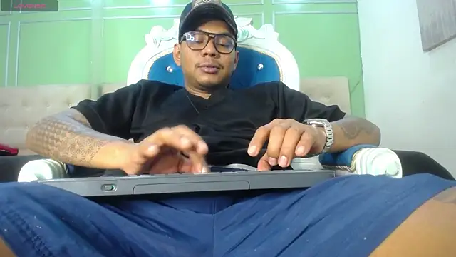 Snapshot of Saipadpuer30 chatting on February 23, 2025, 3:24 am Saipadpuer30 online show from February 23, 2025, 3:24 am