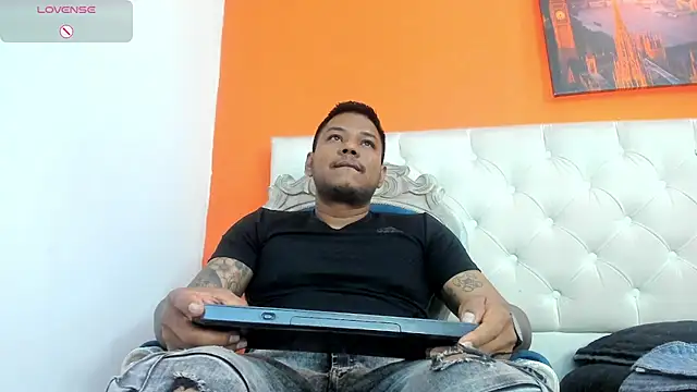 Snapshot of Saipadpuer30 chatting on September 10, 2025, 11:43 am Saipadpuer30 online show from September 10, 2025, 11:43 am