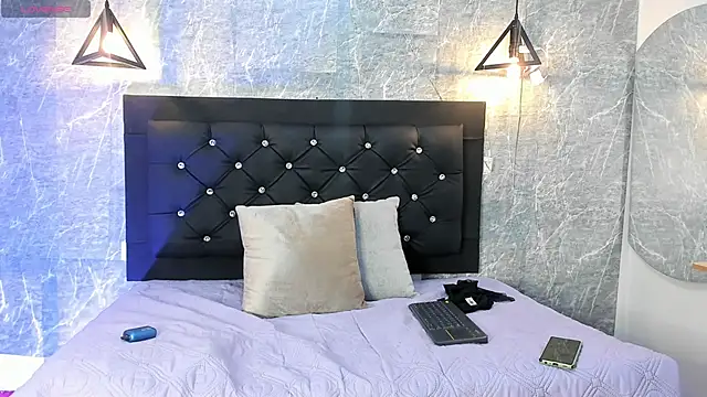 emberhodson online show from September 18, 2025, 11:34 am