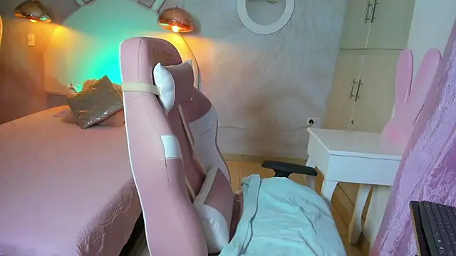 Snapshot of NAUGHTY_ALANA_ chatting on February 13, 2025, 3:24 pm NAUGHTY ALANA online show from February 13, 2025, 3:24 pm