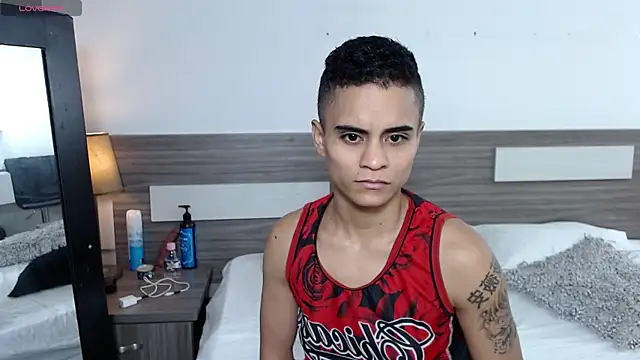 Liiamthompson online show from December 1, 2025, 10:31 am