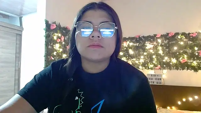 Snapshot of viccky_vick chatting on November 19, 2025, 10:43 pm viccky vick online show from November 19, 2025, 10:43 pm