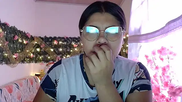 Snapshot of viccky_vick chatting on November 28, 2025, 6:21 pm viccky vick online show from November 28, 2025, 6:21 pm