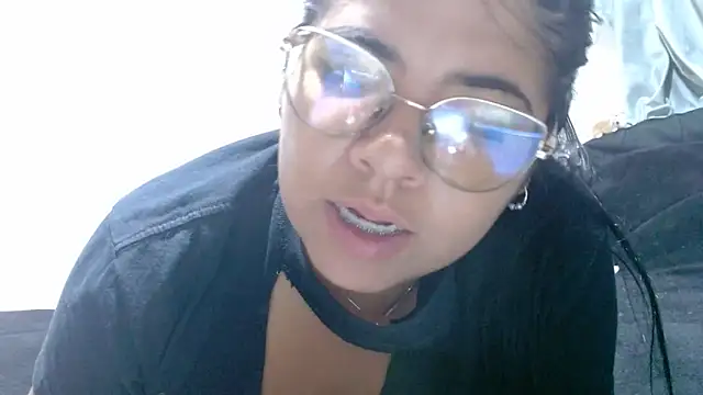 Snapshot of viccky_vick chatting on April 17, 2026, 1:52 am viccky vick online show from April 17, 2026, 1:52 am