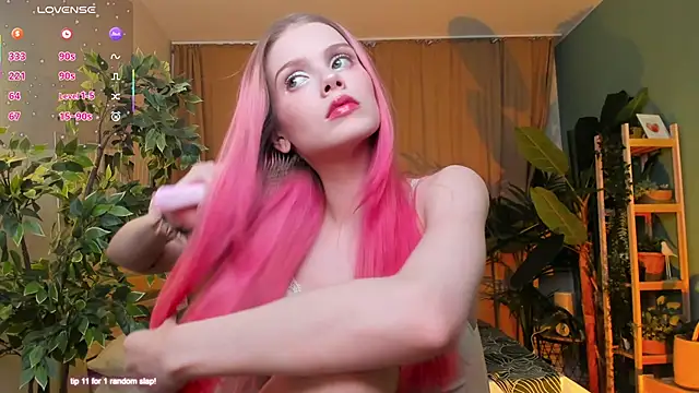 Gretchen Mol online show from December 16, 2025, 7:46 am