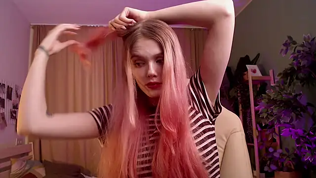 Gretchen Mol online show from January 14, 2026, 7:36 am