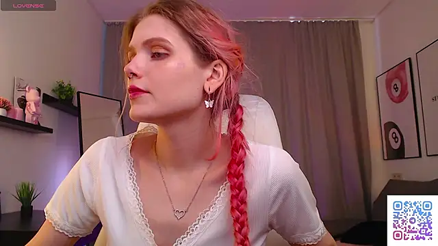 Gretchen Mol online show from March 21, 2026, 7:35 am