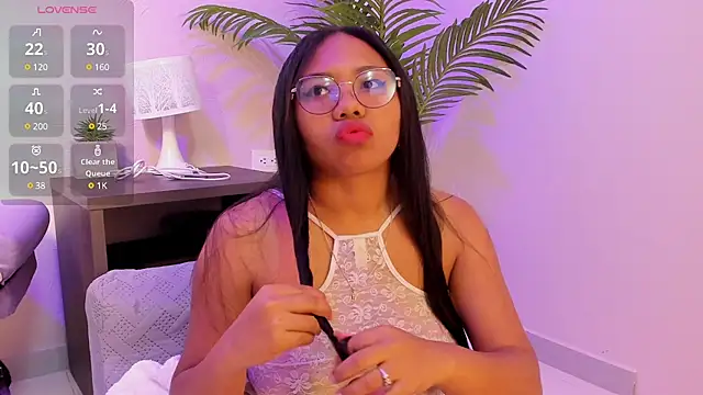 yeikafoxy online show from February 6, 2025, 10:59 am