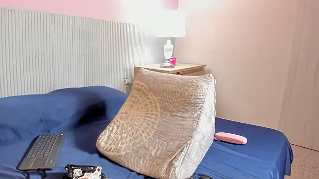 yeikafoxy online show from March 7, 2026, 11:18 am