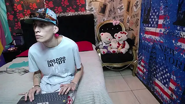 Snapshot of SimonAndJocelyn chatting on February 17, 2025, 1:25 am SimonAndJocelyn online show from February 17, 2025, 1:25 am