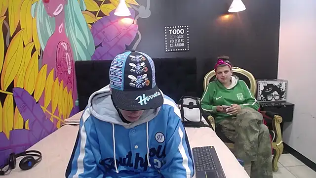 Snapshot of SimonAndJocelyn chatting on February 20, 2025, 7:52 pm SimonAndJocelyn online show from February 20, 2025, 7:52 pm