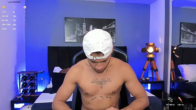 Max Conor1 online show from December 22, 2025, 10:51 pm