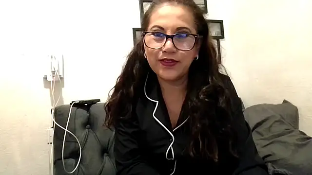 MirandaLatinaLovely online show from January 16, 2026, 4:44 pm