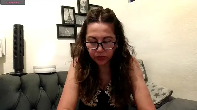 MirandaLatinaLovely online show from May 9, 2026, 5:18 pm