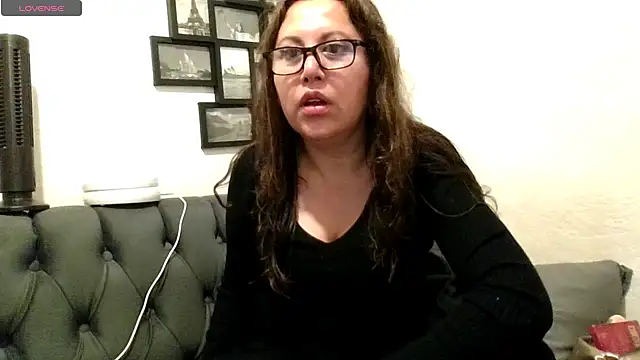 MirandaLatinaLovely online show from May 23, 2026, 5:06 pm