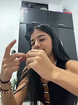 eva roseee online show from October 4, 2025, 9:02 pm