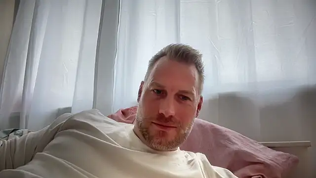 Christian87xxx online show from October 1, 2025, 1:39 pm