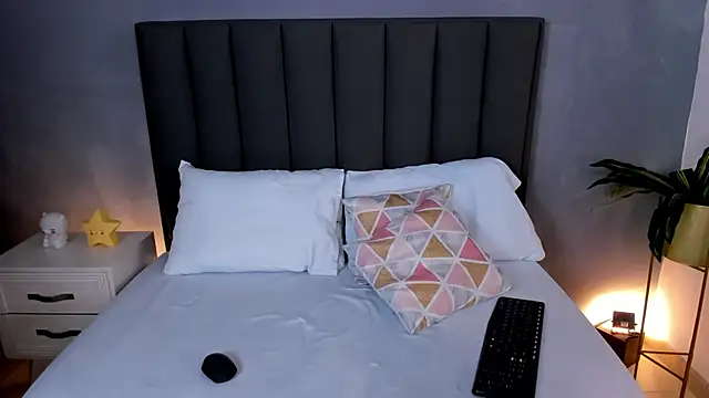 alessia leroy online show from March 3, 2025, 10:31 pm