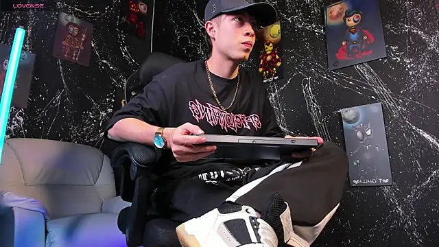 marcuscollins1  online show from February 6, 2025, 2:58 pm