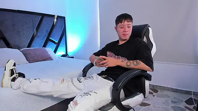 marcuscollins1  online show from October 4, 2025, 2:59 pm