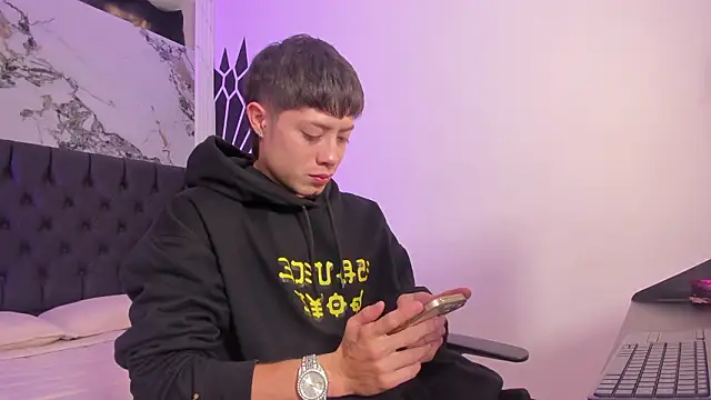 marcuscollins1  online show from March 23, 2026, 12:31 pm