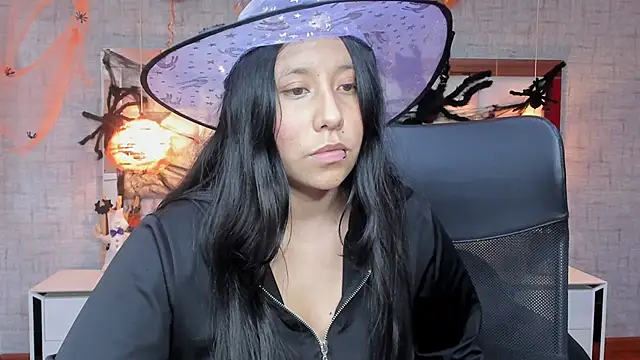 Nohemi louse online show from October 28, 2025, 7:05 pm