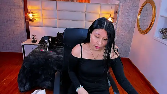 Nohemi louse online show from February 8, 2026, 7:17 pm