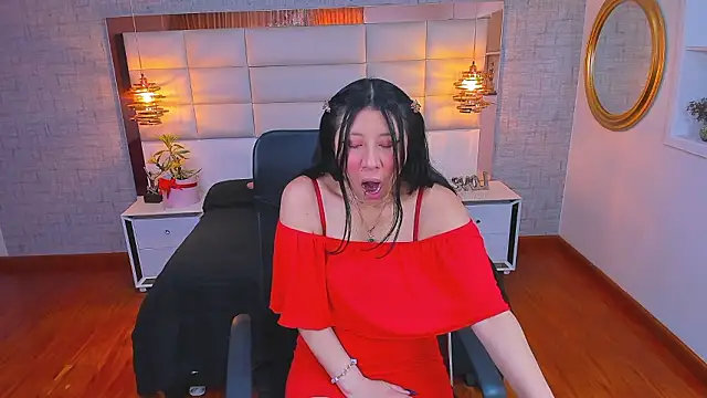 Nohemi louse online show from March 30, 2026, 6:42 pm