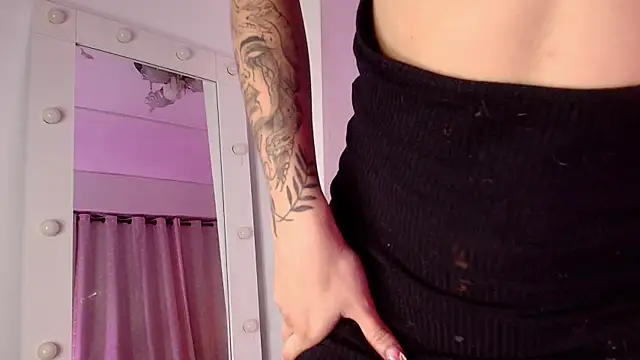 sara lopee1 online show from October 15, 2025, 11:54 am