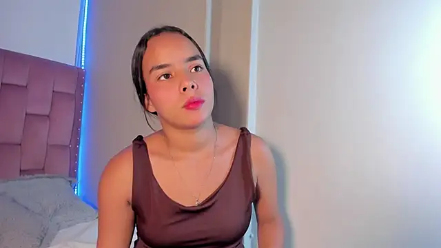 Snapshot of Roxy_Stonee chatting on April 18, 2026, 7:29 pm Roxy Stonee online show from April 18, 2026, 7:29 pm