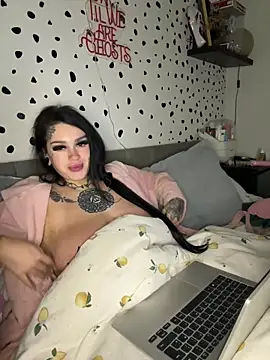 tempzzz12 online show from May 12, 2026, 7:16 am