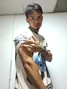 Niick01  online show from December 17, 2025, 12:05 am