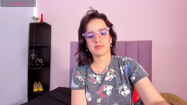 Annyrosee online show from December 16, 2025, 7:52 pm