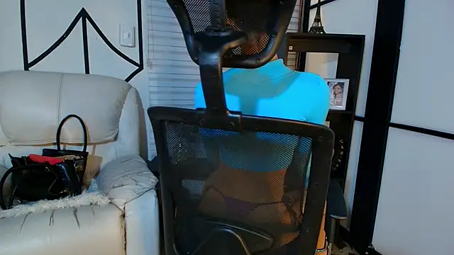 allicemackenzie online show from March 7, 2025, 6:35 am