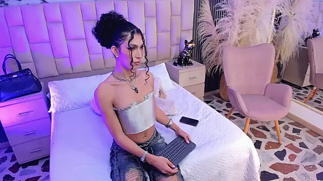 Snapshot of allicemackenzie chatting on February 21, 2026, 1:06 am allicemackenzie online show from February 21, 2026, 1:06 am