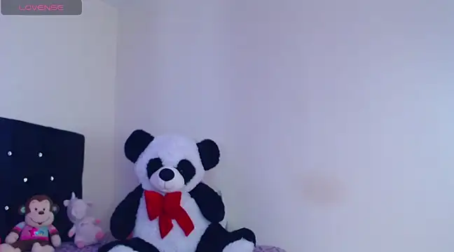 Snapshot of Lupitah_222 chatting on February 19, 2025, 7:27 pm Lupitah 222 online show from February 19, 2025, 7:27 pm