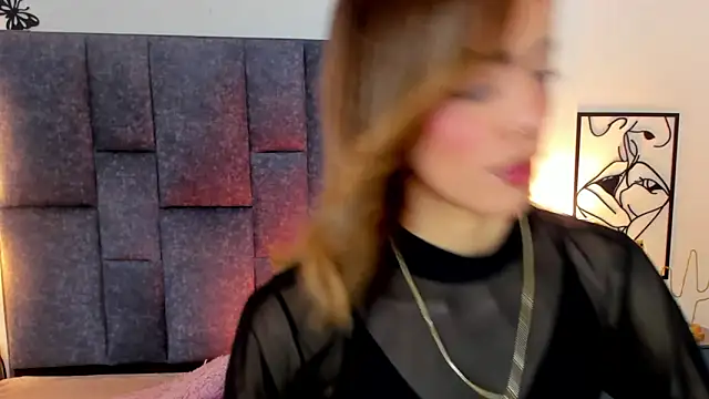 Snapshot of Violetta_Ficher chatting on June 18, 2026, 2:12 am Violetta Ficher online show from June 18, 2026, 2:12 am