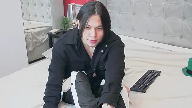 Snapshot of just_gay_ chatting on February 4, 2025, 4:18 pm just gay  online show from February 4, 2025, 4:18 pm