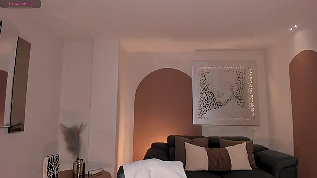 BeccaBaxter online show from April 10, 2026, 11:48 am