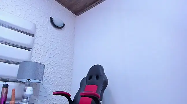 Snapshot of LottieBenz chatting on February 12, 2025, 10:04 pm LottieBenz online show from February 12, 2025, 10:04 pm