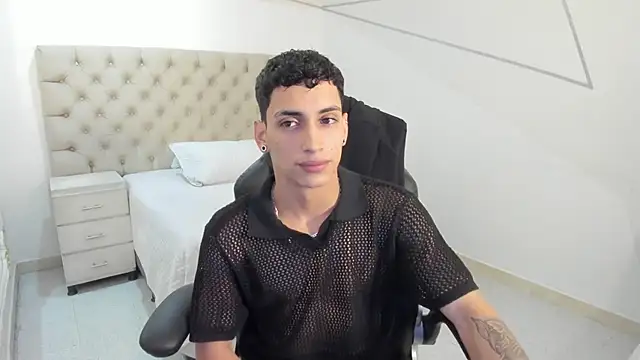 JhoanLeandro online show from September 22, 2025, 6:15 am