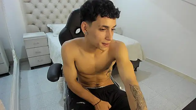 JhoanLeandro online show from November 19, 2025, 6:24 am