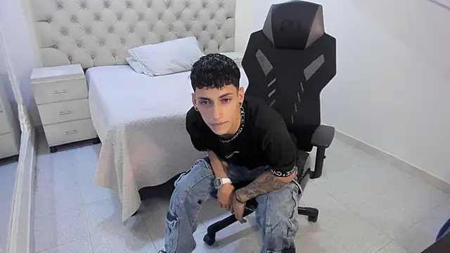 JhoanLeandro online show from January 6, 2026, 5:44 am