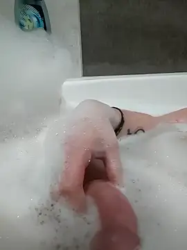 Snapshot of bouraktom6 chatting on March 5, 2026, 6:04 pm bouraktom6 online show from March 5, 2026, 6:04 pm