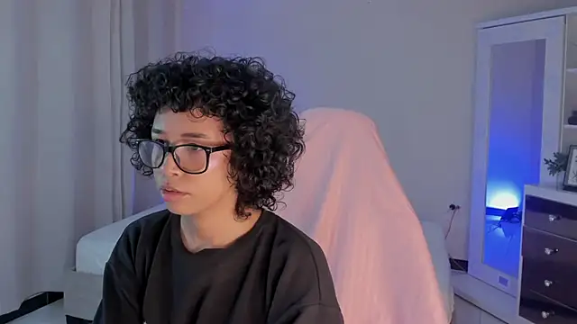 Snapshot of leahaltomm chatting on February 11, 2025, 10:48 am leahaltomm online show from February 11, 2025, 10:48 am