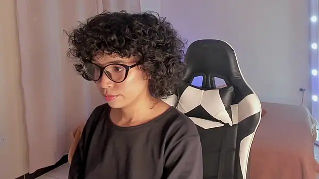 Snapshot of leahaltomm chatting on February 23, 2025, 7:07 pm leahaltomm online show from February 23, 2025, 7:07 pm