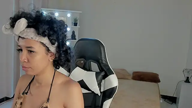 Snapshot of leahaltomm chatting on March 14, 2025, 6:29 pm leahaltomm online show from March 14, 2025, 6:29 pm