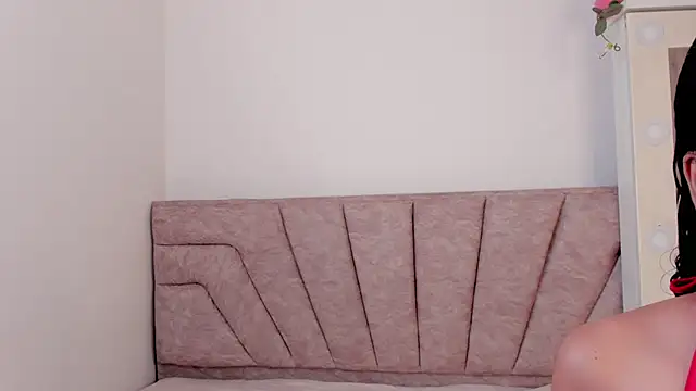 Snapshot of leahaltomm chatting on October 18, 2025, 7:14 pm leahaltomm online show from October 18, 2025, 7:14 pm